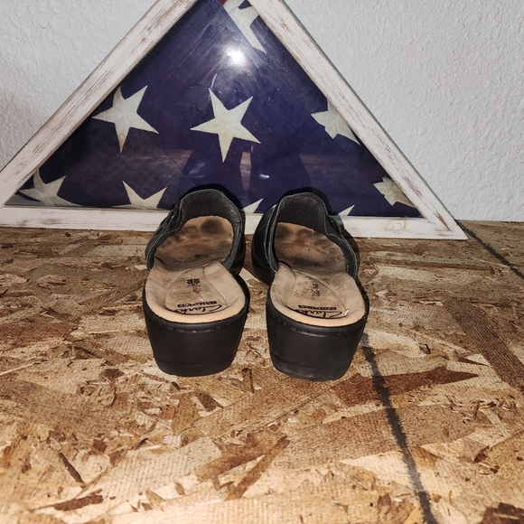 CLARKS COLLECTION Women's Clogs SOFT CUSHION Leather Mule Slip On (BLACK) - 9.5 - Picture 2 of 8